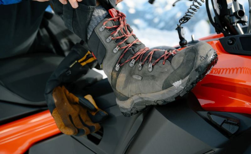 Neu Eingetroffen Keen Revel IV High Polar Waterproof Wanderstiefel fur Herren-Magnet/Red Carpet